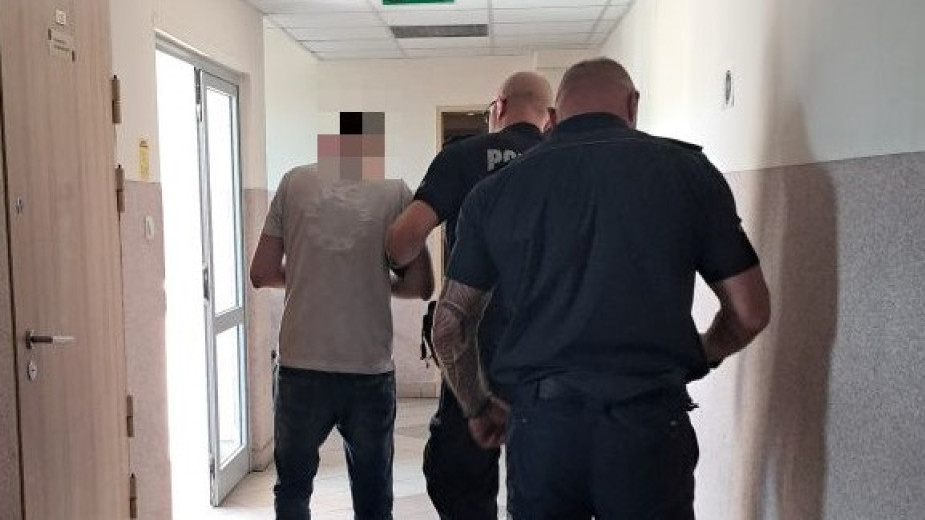 Był poszukiwany do odbycia kary więzienia, wpadł na człuchowskim rynku. 35-latek jest już za kratami