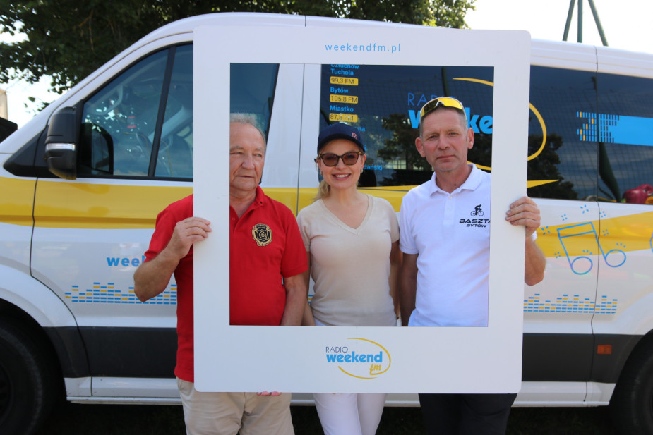 Nadajemy na żywo z Tour de Pologne. Kolarze jadą przez powiat bytowski. Sprawdzamy jak na wyścig oczekują w Bytowie i Kołczygłowach. "Cały kolarski świat na nas patrzy" (RELACJE, FOTO)