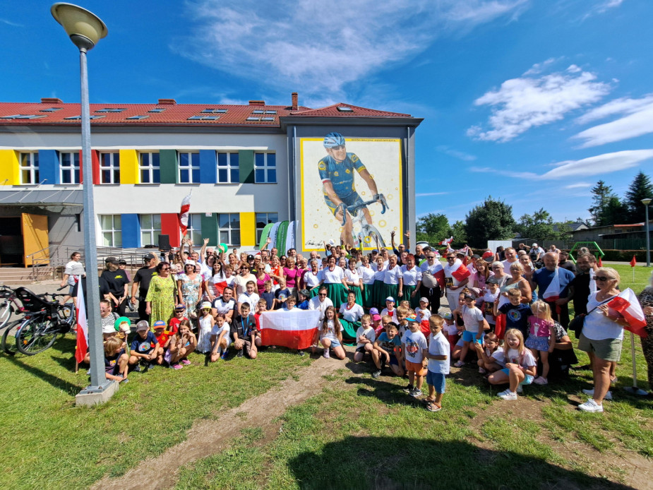 Nadawaliśmy na żywo z Tour de Pologne. Kolarze przejechali przez powiat bytowski. Sprawdzaliśmy jak na wyścig oczekiwali w Bytowie i Kołczygłowach. "Cały kolarski świat na nas patrzy" (RELACJE, FOTO)