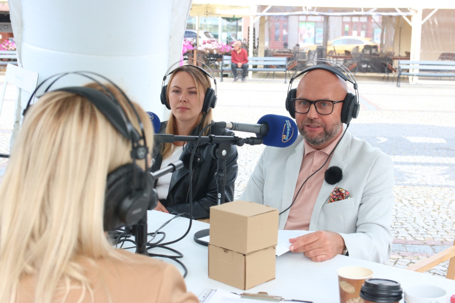 Lato z Weekend FM na koniec wakacji w Kościerzynie. Nadawaliśmy na żywo z kościerskiego Rynku i zapowiadaliśmy finał Muzycznego Lata. "Kościerzyna to jest świetne miejsce do życia" (FOTO, WIDEO)