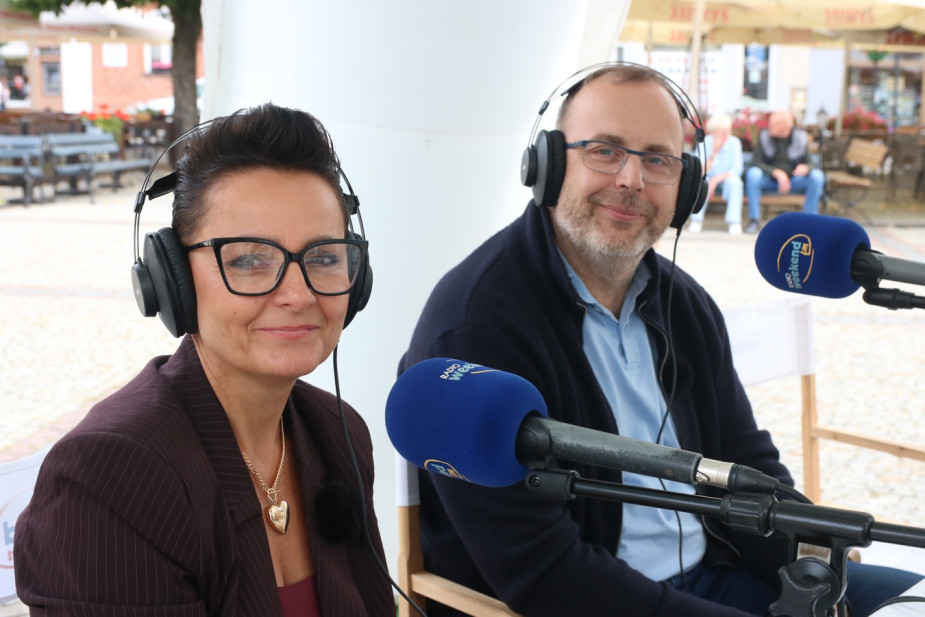 Lato z Weekend FM na koniec wakacji w Kościerzynie. Nadawaliśmy na żywo z kościerskiego Rynku i zapowiadaliśmy finał Muzycznego Lata. "Kościerzyna to jest świetne miejsce do życia" (FOTO, WIDEO)