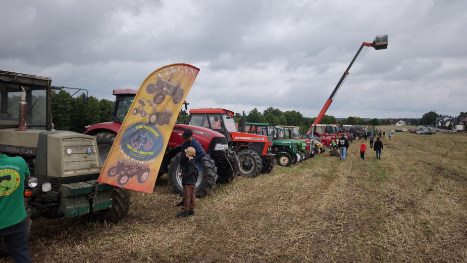 Wczoraj (29.08) w Cekcynie po raz pierwszy zorganizowano zjazd starych ciągników pod nazwą "Na dawnych kołach" (FOTO)