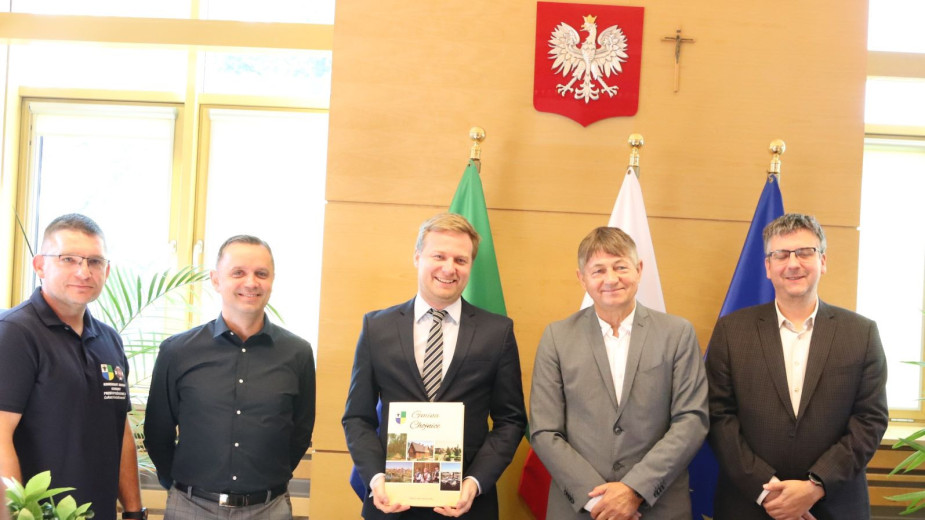 Umowa na dostawę specjalistycznego drona dla gminy Chojnice podpisana. Sprzęt jest wyposażony w, między innymi, kamerę termowizyjną