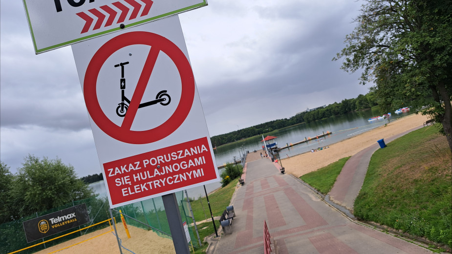 W Człuchowie myślą o ograniczeniach dla elektrycznych hulajnóg. Pierwsze zakazy już są, a kolejne w planach
