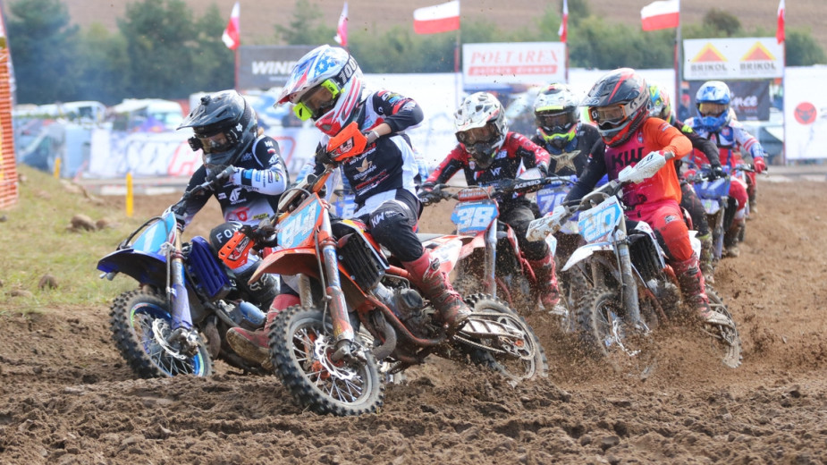 Deszczowe ściganie na torze w Człuchowie. Za nami runda cyklu Amic Energy Motocross. Koło w koło, a nawet błotnik w błotnik FOTO