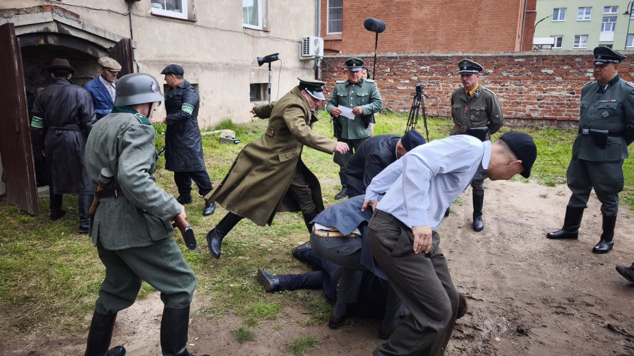W weekend część ulicy Strzeleckiej w Tucholi zamieniła się w przedwojenny plan filmowy (FOTO, ROZMOWA)