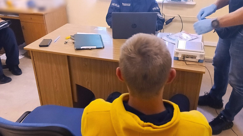 Metamfetamina w mieszkaniu 20-latka z powiatu kościerskiego. Mężczyźnie grozi do 3 lat więzienia