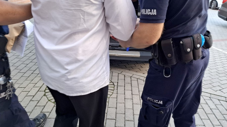 Policjanci z Kalisk w powiecie starogardzkim zatrzymali podejrzanego o pobicie i stosowanie gróźb karalnych. Wpadł w ręce mundurowych dwie godziny po zdarzeniu