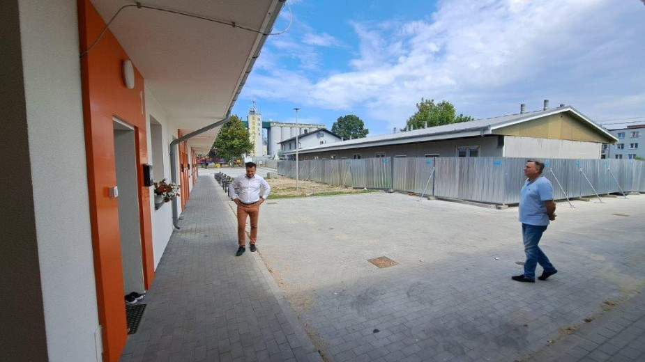 Miasto Człuchów buduje kolejne pięć mieszkań socjalnych w miejsce spalonych baraków. Dostaną je osoby z listy oczekujących