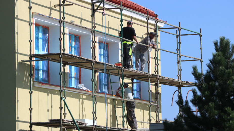 Nowa kotłownia w Polnicy oraz dach i elewacja w Wierzchowie Dworcu. Gmina Człuchów kończy szkolne inwestycje za 2,5 mln zł