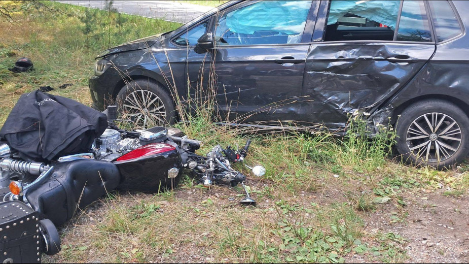 Zderzenie auta i motocykla na drodze między Wdzydzami Tucholskimi a Olpuchem