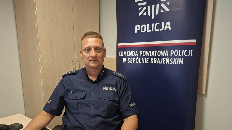 Policjant z Sępólna uratował na plaży w Mielnie 76 - latkę. Kobieta nie była w stanie sama wrócić na brzeg