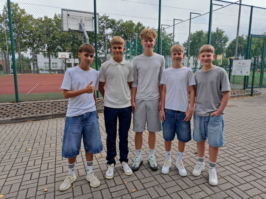 W Chojnicach otwarto pierwszy Szkolny Gabinet Stomatologiczny. Działa przy SP nr 7, gdzie zainaugurowano także rok szkolny (FOTO)