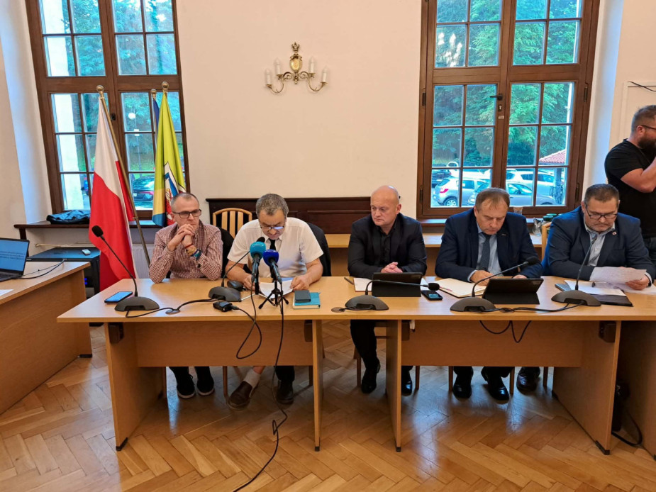 Radni nie poparli referendum w sprawie odwołania burmistrza Miastka. Wnioskodawcy nie przekonali większości w radzie
