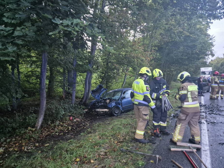 Wypadek na drodze krajowej nr 22 w powiecie starogardzkim. Utrudnienia na "berlince" w Rywałdzie. "Policjanci apelują o zdjęcie nogi z gazu" (FOTO)