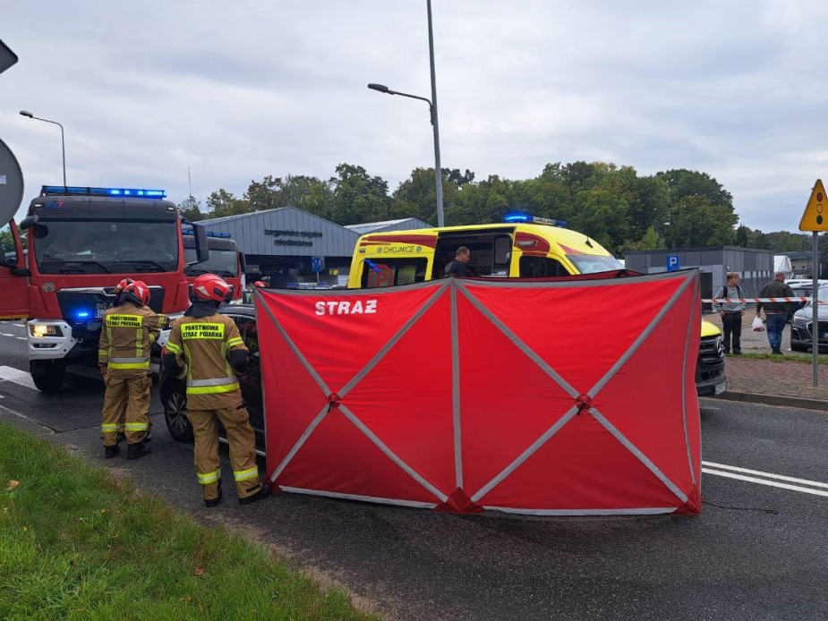 Tragiczny wypadek na ulicy Młodzieżowej w Chojnicach. Zginęła 57-latka potrącona przez auto osobowe (FOTO, AKTUALIZACJA)