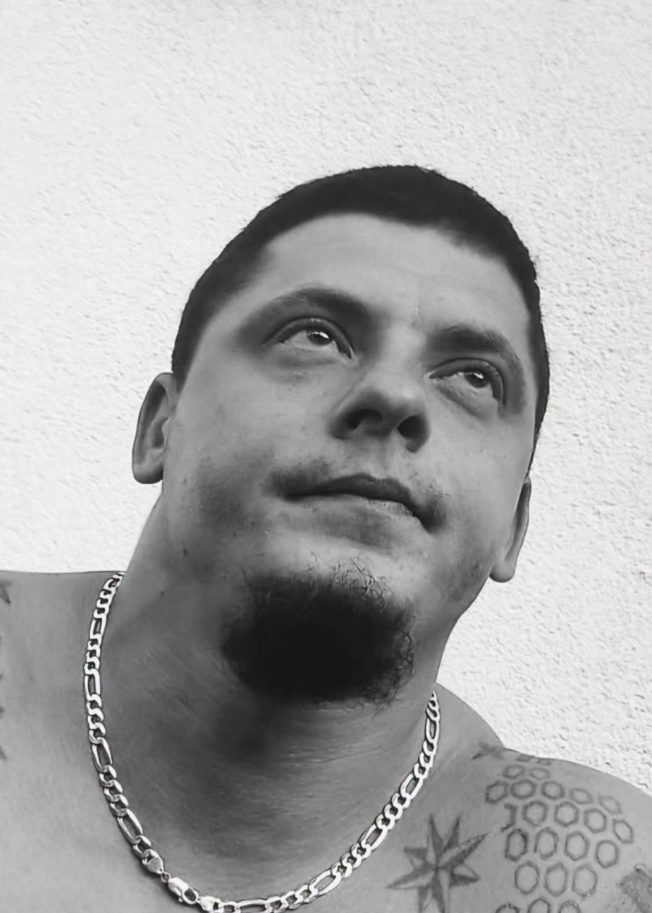 Policjanci z Czerska szukają 31-latka, kt&oacute;ry miał prowadzić samoch&oacute;d wbrew zakazowi. Mężczyzna uciekając uszkodził radiow&oacute;z
