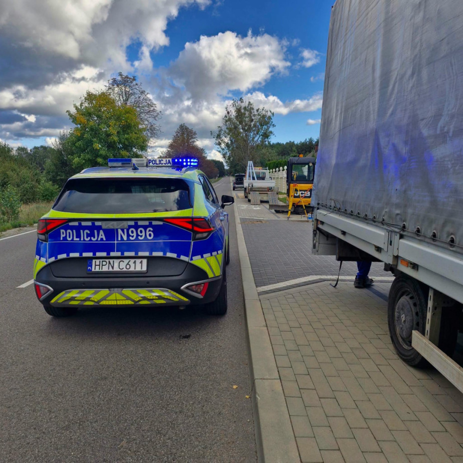 Potrącenie rowerzystki na ulicy Śliwickiej w Złotowie koło Czerska. Kobieta z obrażeniami trafiła do szpitala