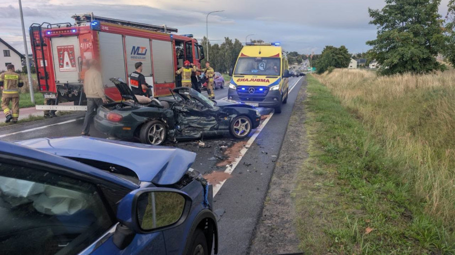 Zderzenie dwóch aut na trasie Chojnice-Topole. Są pierwsze policyjne ustalenia (FOTO)