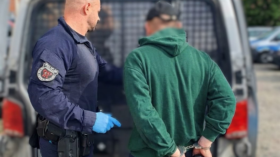 Pijany 18-latek z powiatu kościerskiego próbował wręczyć policjantom łapówkę. Został zatrzymany