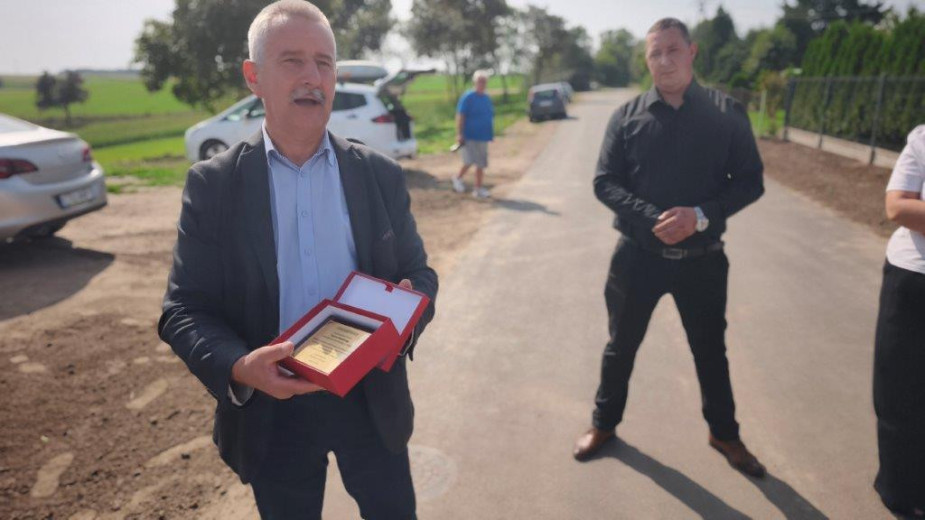 W Lubierzynie, w gminie Tuchola, oddano do użytku niemal półtora kilometra nowej drogi. Mieszkańcy walczyli o nią kilka lat (FOTO)