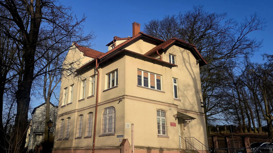 Remont budynku powiatowego wydziału geodezji w Chojnicach w toku. Starosta apeluje do petentów: "Prosimy o wyrozumiałość i cierpliwość"
