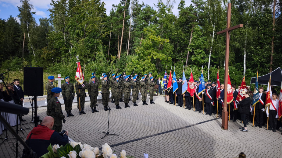 W Karolewie, w gminie Więcbork, uczczono wczoraj (06.09) pamięć ofiar miejscowego obozu z II Wojny Światowej (FOTO)