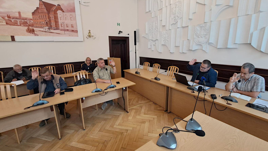 Komisja rewizyjna składa wniosek o referendum w sprawie odwołania burmistrza Miastka. Dalsze losy włodarza są teraz w ręku całej rady (FOTO)
