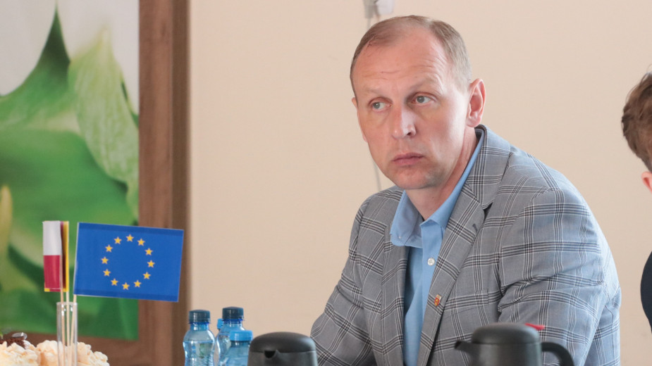 Radni z Przechlewa dopytują o remont głównej drogi przez miejscowość. Chcą rozmów z powiatem na ten temat