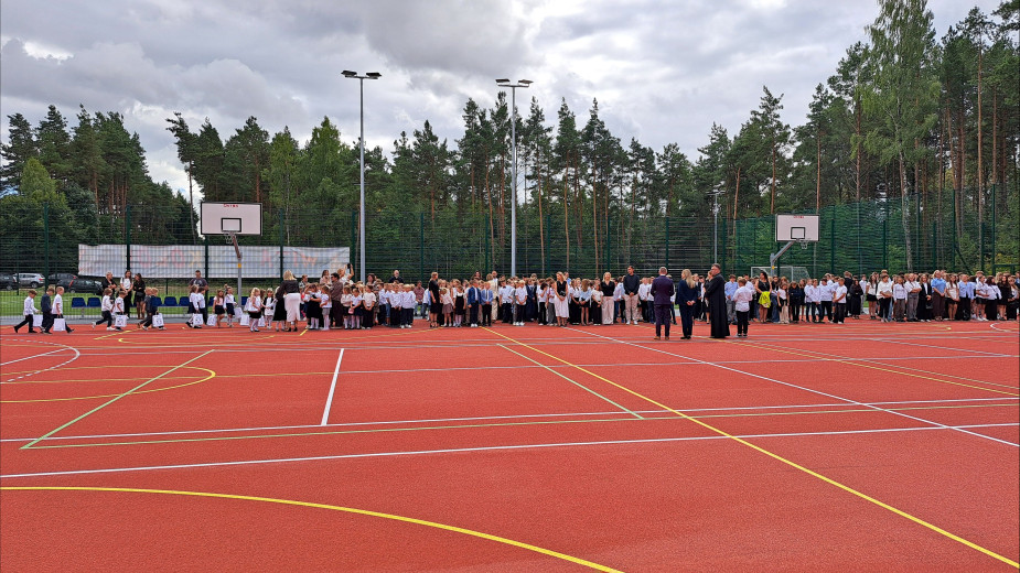 Inauguracja roku szkolnego z nowymi boiskami. Orlik w Rychnowach, w gminie Człuchów oficjalnie otwarty (FOTO)