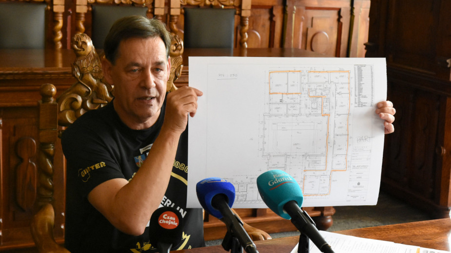 Pomieszczenia w byłym banku PKO sposobem na zmniejszenie kosztów dzierżawy. Burmistrz Chojnic o planach wobec budynku przy Kościerskiej