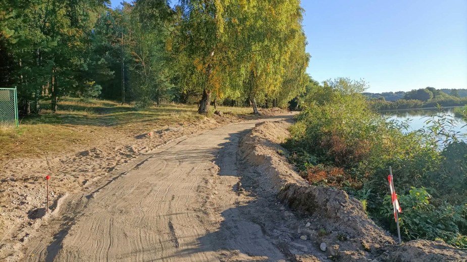 W Kamieniu Krajeńskim ruszyły prace związane z budową ścieżki pieszo- rowerowej od drogi krajowej nr 25 do plaży miejskiej