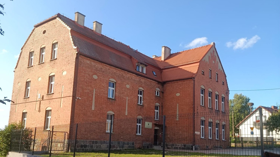Spór o budowę nowej w szkoły w Skorzewie, w gminie Kościerzyna. Władze gminy planują budowę "łącznika", a mieszkańcy chcą nowej placówki (ROZMOWA)