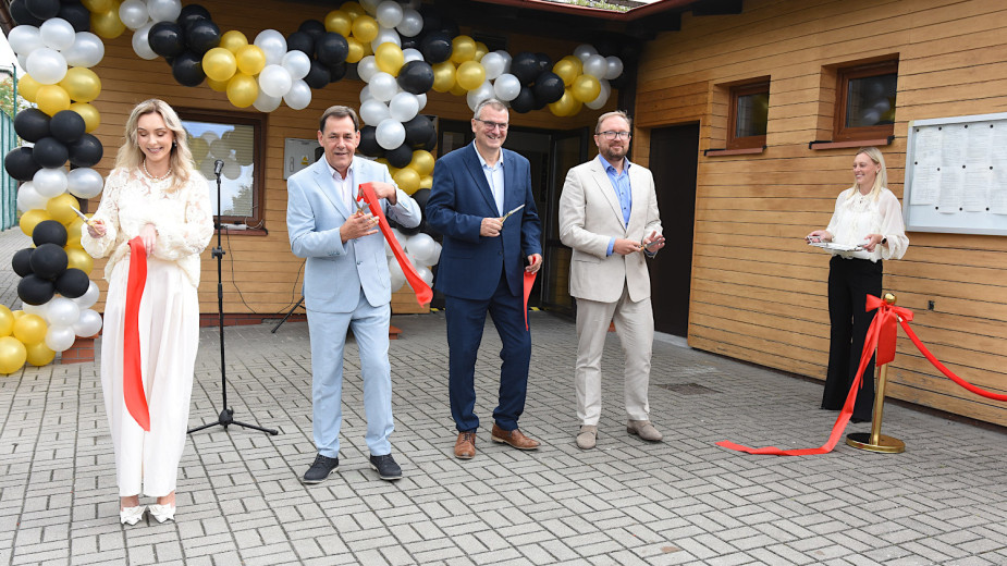 W Chojnicach otwarto pierwszy Szkolny Gabinet Stomatologiczny. Działa przy SP nr 7, gdzie zainaugurowano także rok szkolny (FOTO)