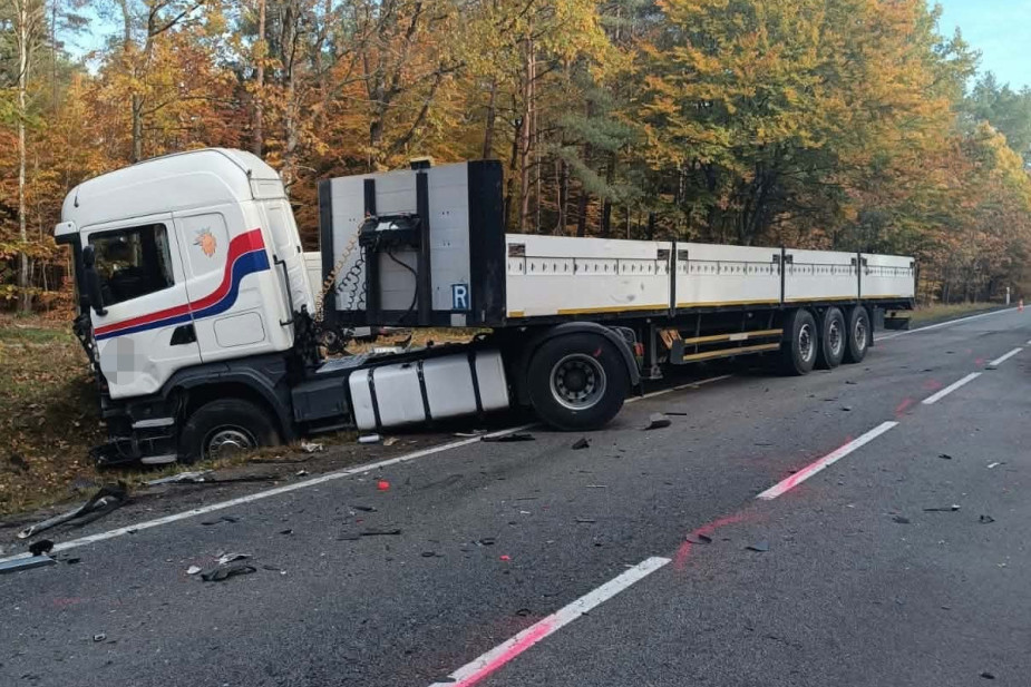 Śmiertelny wypadek na drodze krajowej nr 20 w powiecie kościerskim. Trzy pojazdy zderzyły się między Kaliskami a Kłobuczynem (FOTO, AKTUALIZACJA)