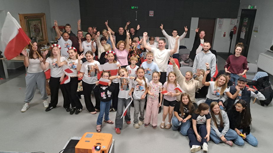"Jesteśmy z niego dumni dumni". Wiktor Sas z Przechlewa szósty w Eurowizji Junior! Tak kibicowali mu mieszkańcy rodzinnej miejscowości oraz Człuchowa (FOTO, REPORTAŻ)