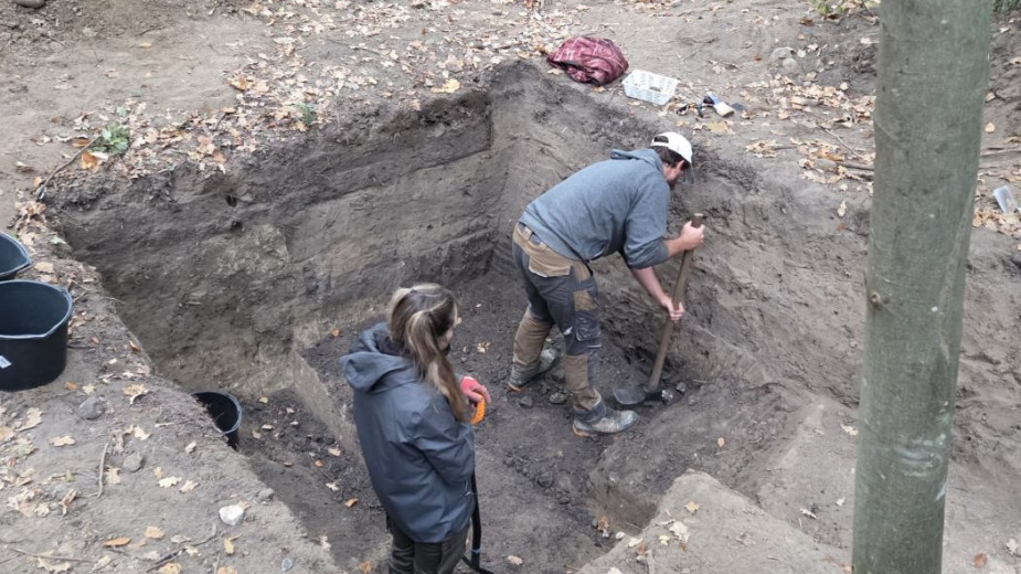 Łódzcy archeolodzy na tropie średniowiecznego grodu nad Jeziorem Charzykowskim. "Wszystko wskazuje, że funkcjonowało gdzieś do połowy X wieku" (FOTO)