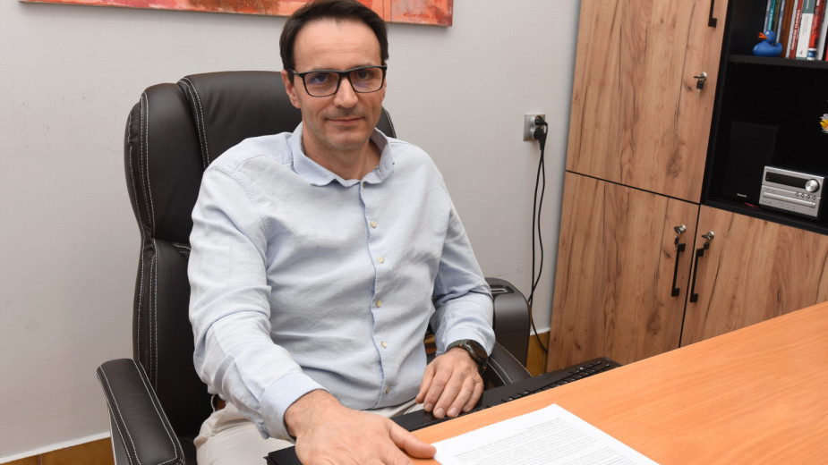 Kontrola plecaków, bramki wykrywające metal i wsparcie pedagogiczne. W Chojnicach trwa dyskusja o bezpieczeństwie w szkołach (ROZMOWA)