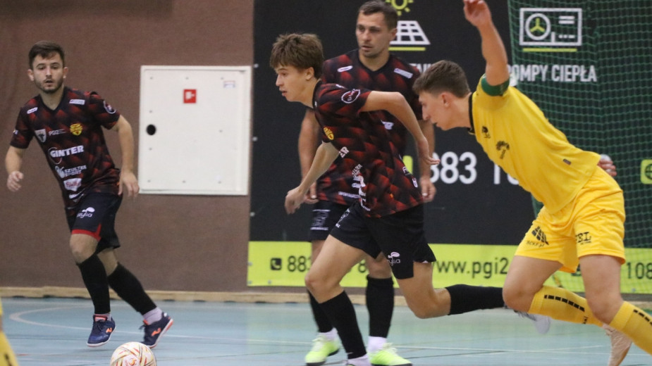 "Czerwone Diabły" znów podzieliły się punktami. Remisem 2:2 zakończył się wyjazdowy mecz Red Devils Chojnice z AZS-em Uniwersytet Gdański