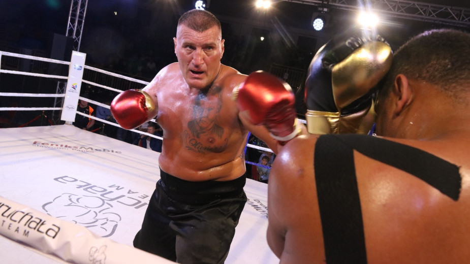 Jubileusz z Mariuszem Wachem w walce wieczoru i widowiskowym nokautem Rafała Gizy. Za nami 20. Chojnicki Boxing Show (FOTO, WYNIKI)