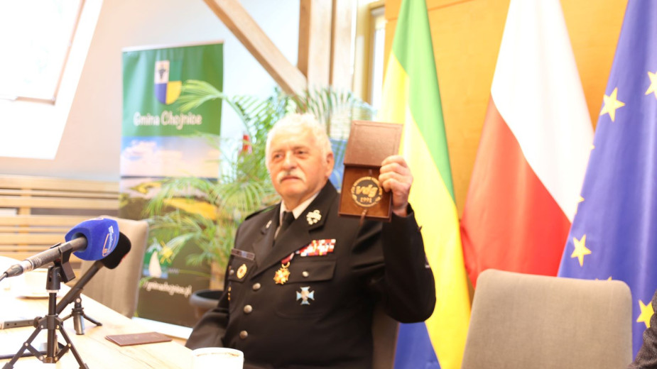 Są związani ze strażą pożarną i obydwaj są aktywni także poza nią - wójt gminy Chojnice docenił sukcesy dwóch mieszkańców