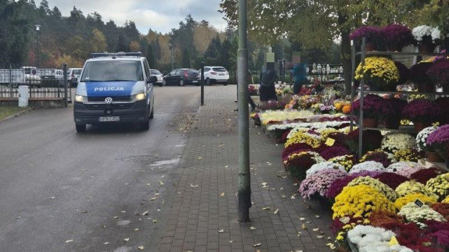 Zmiana organizacji ruchu w Debrznie, dodatkowe autobusy w Człuchowie i kilka procesji. Policja z powiatu człuchowskiego szykuje się do Dnia Wszystkich Świętych