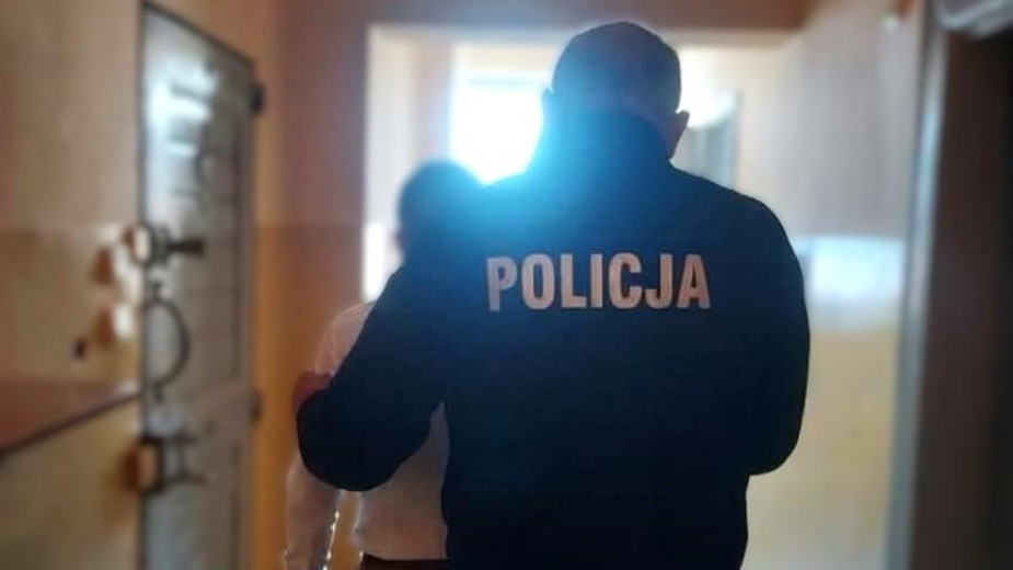 Był kompletnie pijany i jechał całą szerokością jezdni. 28-letniego kierowcę zatrzymała policja w Wielkim Klinczu, w gminie Kościerzyna