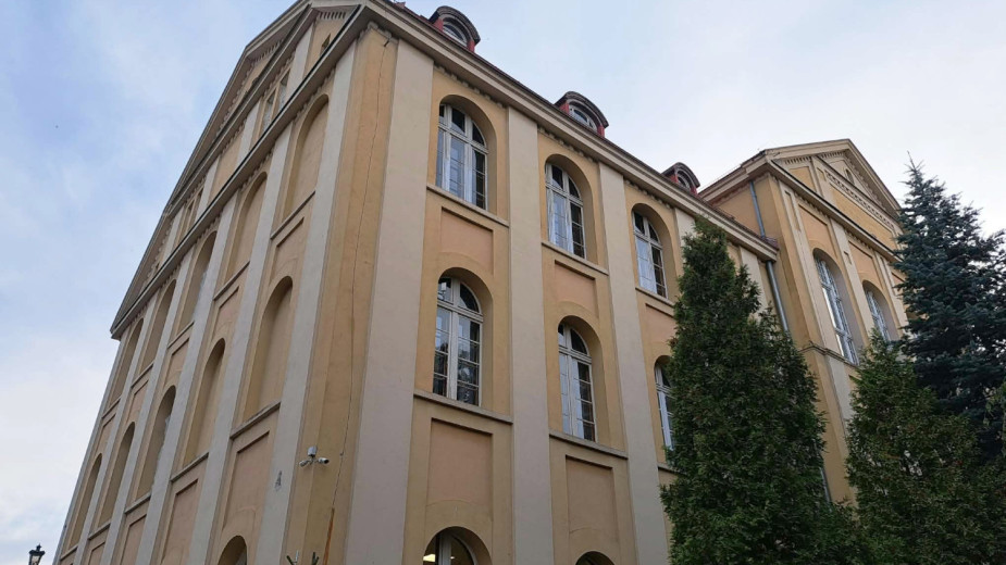 Chojnicki ratusz chce podzielić przetarg na zabytkowe okna do Szkoły Podstawowej nr 1. Dzięki temu ma być taniej