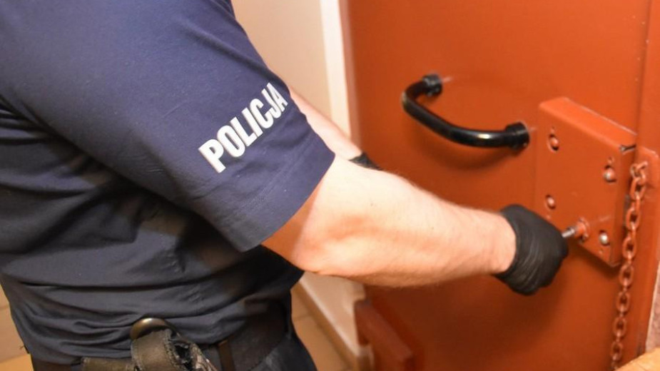 Spowodował kolizję na drodze 214, był pijany i miał dożywotni zakaz prowadzenia. Starogardzka policja zatrzymała 56-latka