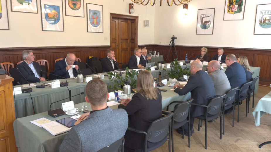 Radni powiatu kościerskiego odrzucili projekt uchwały w sprawie sporządzenia Strategii Rozwoju Powiatu Kościerskiego na lata 2027-2036