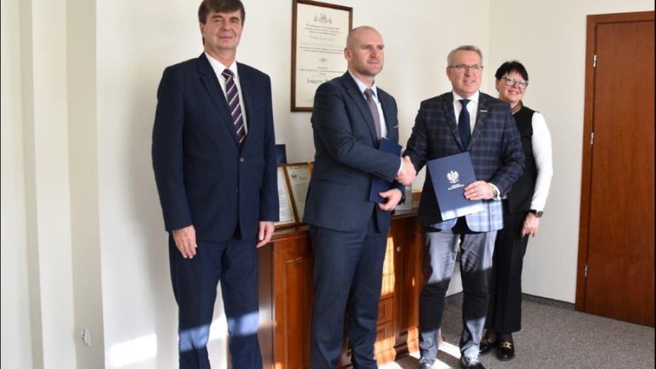 Powiat tucholski podpisał umowę na współfinansowanie przebudowy drogi Cekcyn - Bysław. "Prace idą zgodnie z harmonogramem" (FOTO)