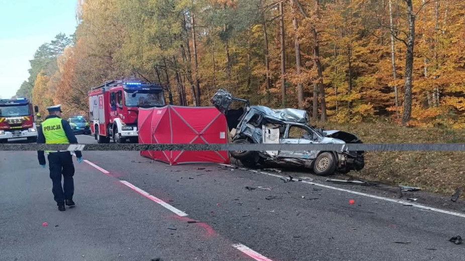 Śmiertelny wypadek na drodze krajowej nr 20 w powiecie kościerskim. Trzy pojazdy zderzyły się między Kaliskami a Kłobuczynem FOTO, AKTUALIZACJA