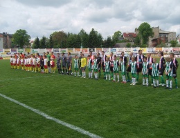 8. zespół ekstraklasy lepszy od lidera 3. ligi