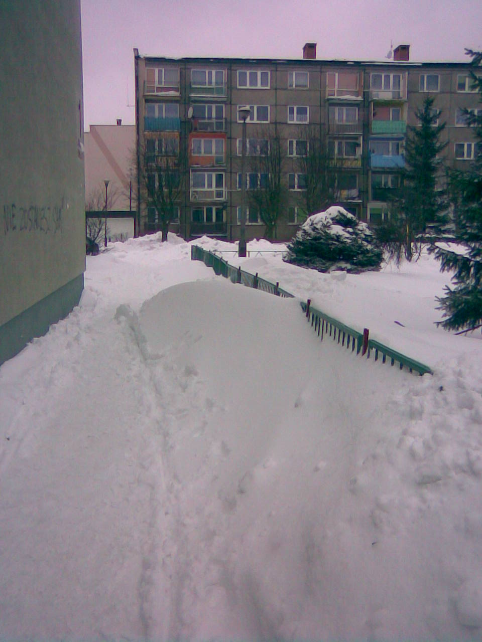 Nieodśnieżone chodniki i parkingi SM Chojnice